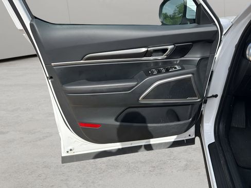 Used 2025 Kia Telluride S image 9