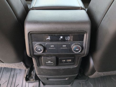 Certified 2021 GMC Acadia SLT w/ LPO, Floor Liner Package AWD/4WD image 22