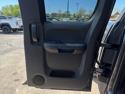 Used 2011 Chevrolet Silverado 2500 LT w/ Snow Plow Prep Package AWD/4WD image 17