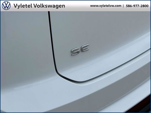 Used 2020 Volkswagen Atlas Cross Sport SE image 9