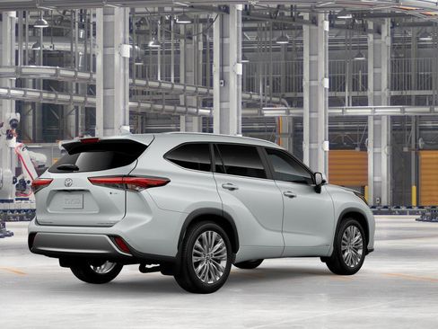 New 2026 Toyota Highlander Platinum image 10