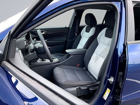 Used 2024 Chevrolet Trax LS w/ LS Convenience Package FWD image 25