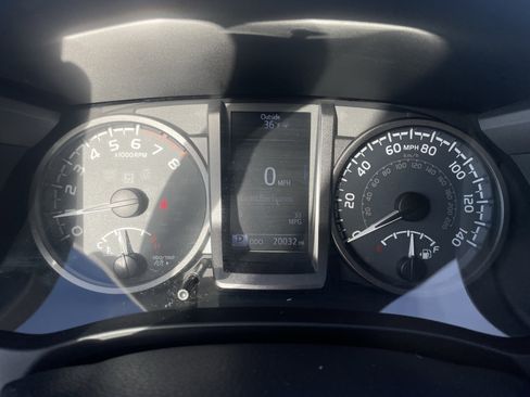 Used 2017 Toyota Tacoma TRD Sport w/ Tow Package (A/T) image 20