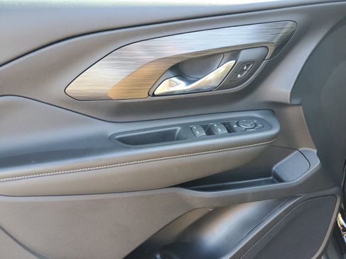 Used 2023 GMC Terrain SLE w/ Driver Convenience Package image 16