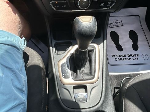 Used 2014 Jeep Cherokee Latitude FWD image 27