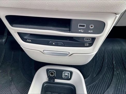 Used 2019 Chrysler Pacifica Limited w/ Tire & Wheel Group image 33