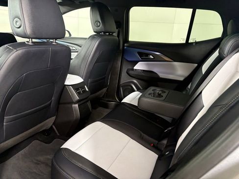 Used 2025 Chevrolet Equinox EV LT w/ Convenience Package image 39