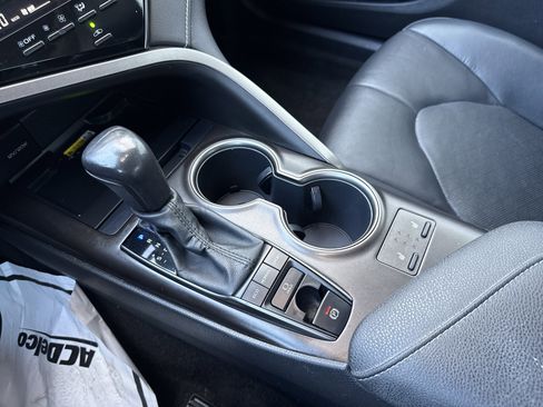 Used 2022 Toyota Camry XSE image 17