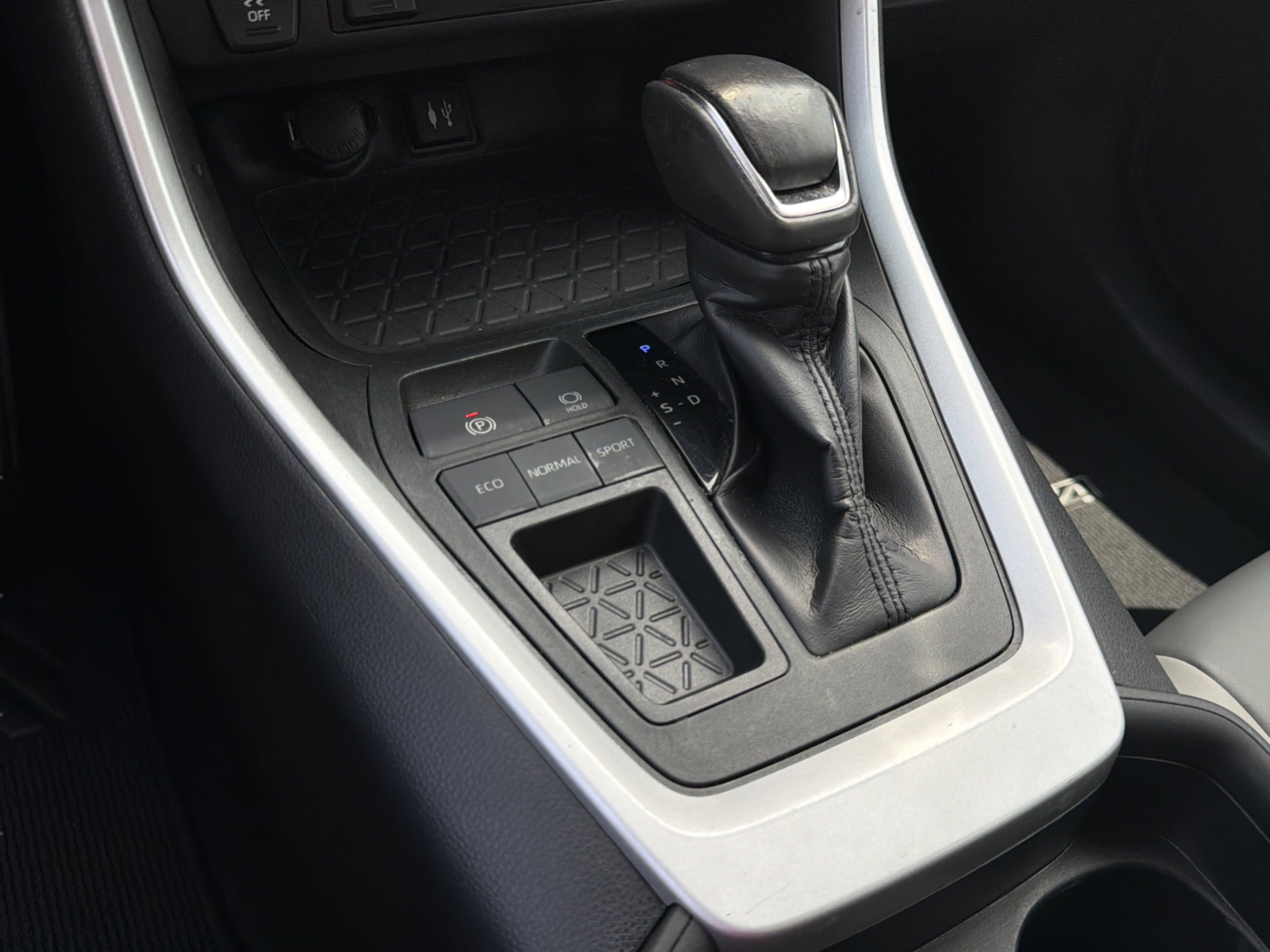 Used 2019 Toyota RAV4 XLE Premium w/ Cold Weather Package FWD image 13