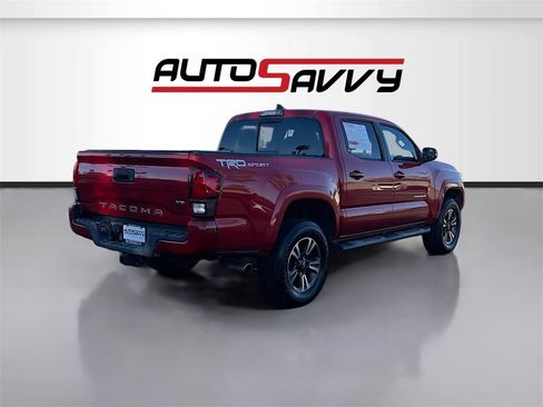 Used 2018 Toyota Tacoma TRD Sport image 7