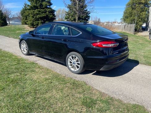 Used 2020 Ford Fusion SE image 3