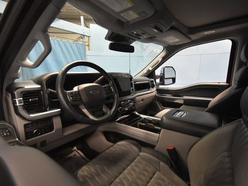 Used 2024 Ford F250 Limited image 2