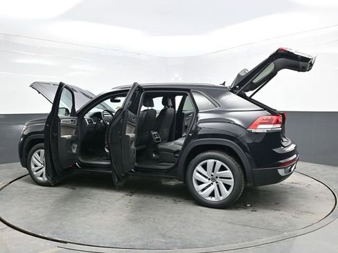 Used 2022 Volkswagen Atlas Cross Sport SE image 38