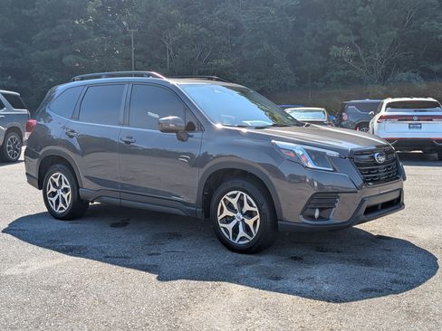 Used 2023 Subaru Forester Premium AWD/4WD image 11