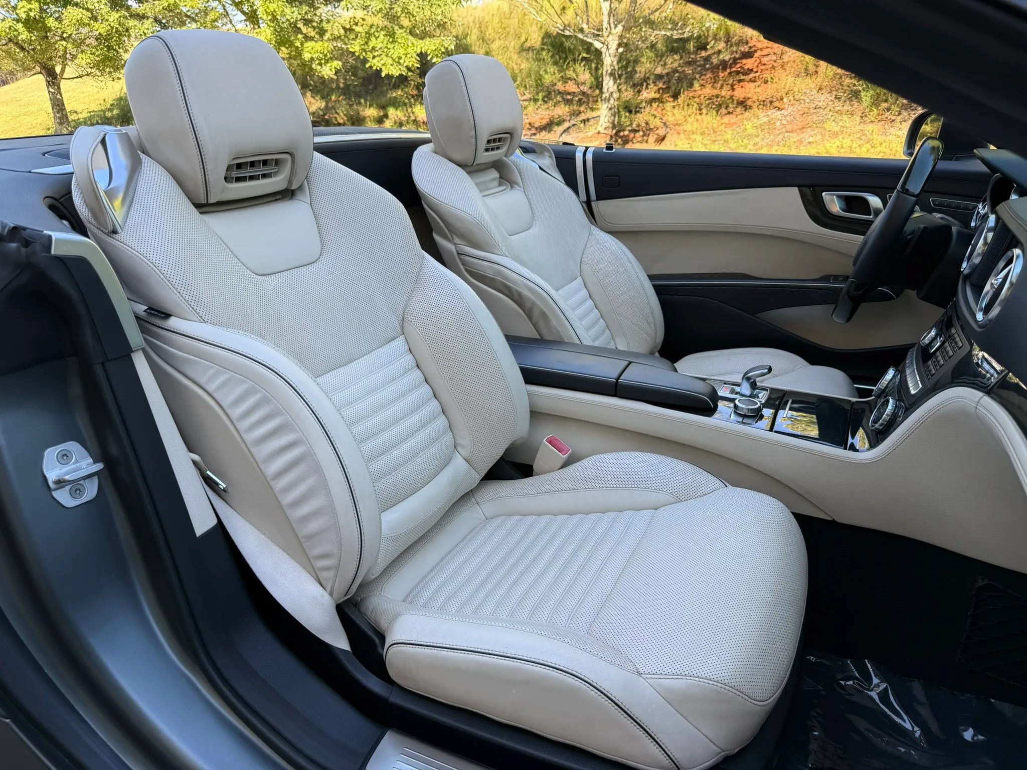Used 2014 Mercedes-Benz SL 550 w/ Sport Wheel Package image 25