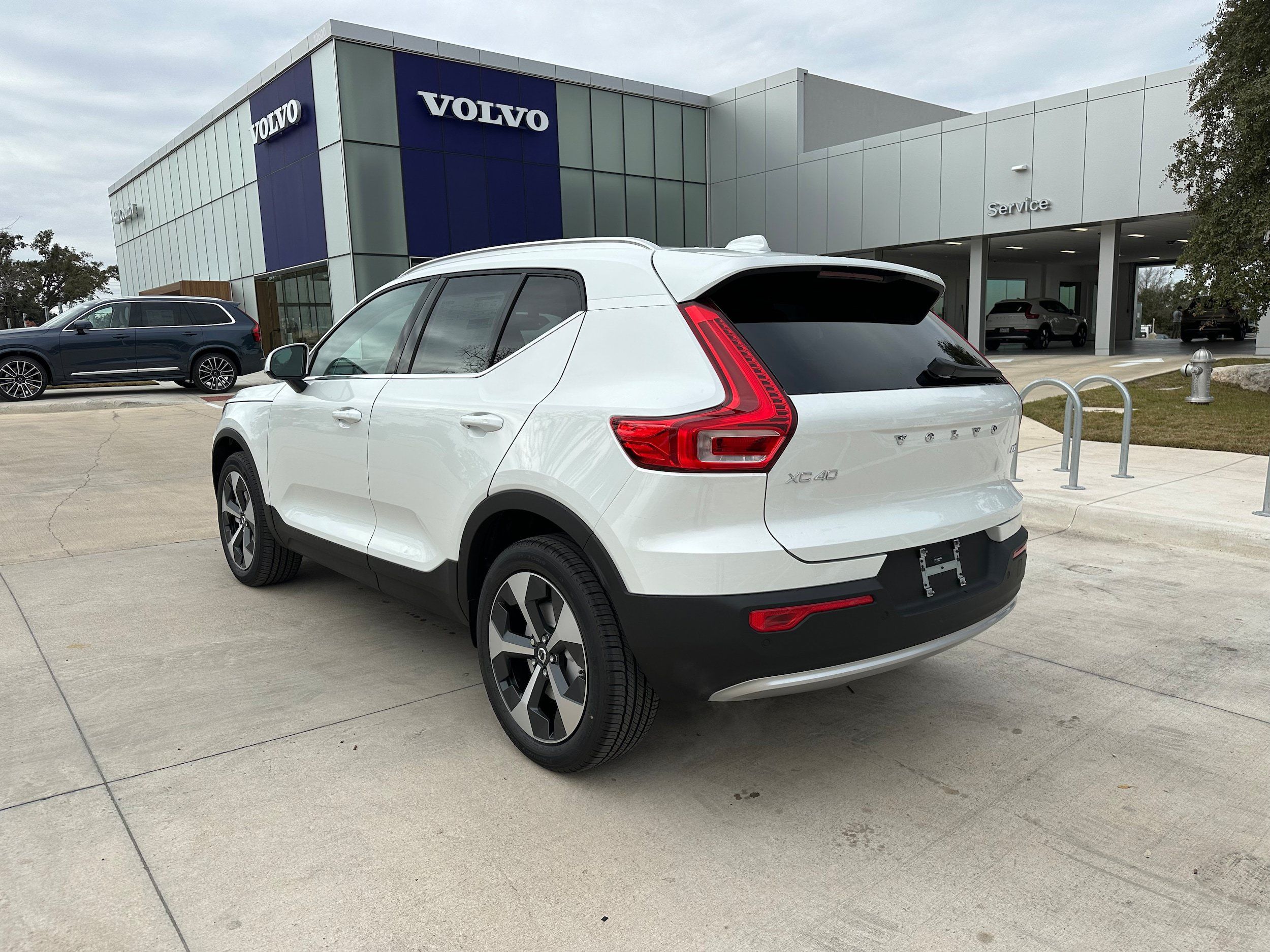 Used 2025 Volvo XC40 B5 Core w/ Protection Package Premier AWD/4WD image 4
