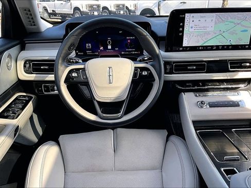 Certified 2025 Lincoln Aviator Reserve w/ Equipment Group 201A image 5