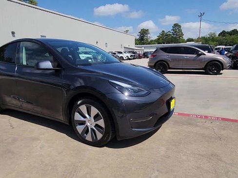 Used 2024 Tesla Model Y Long Range AWD/4WD image 2