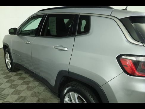 Used 2022 Jeep Compass Latitude w/ Convenience Group AWD/4WD image 17