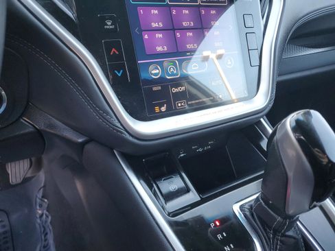 Used 2022 Subaru Outback Premium image 18