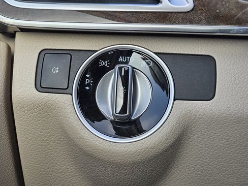 Used 2016 Mercedes-Benz E 350 Sedan image 21