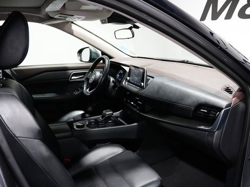 Used 2021 Nissan Rogue SV w/ Premium Package image 24