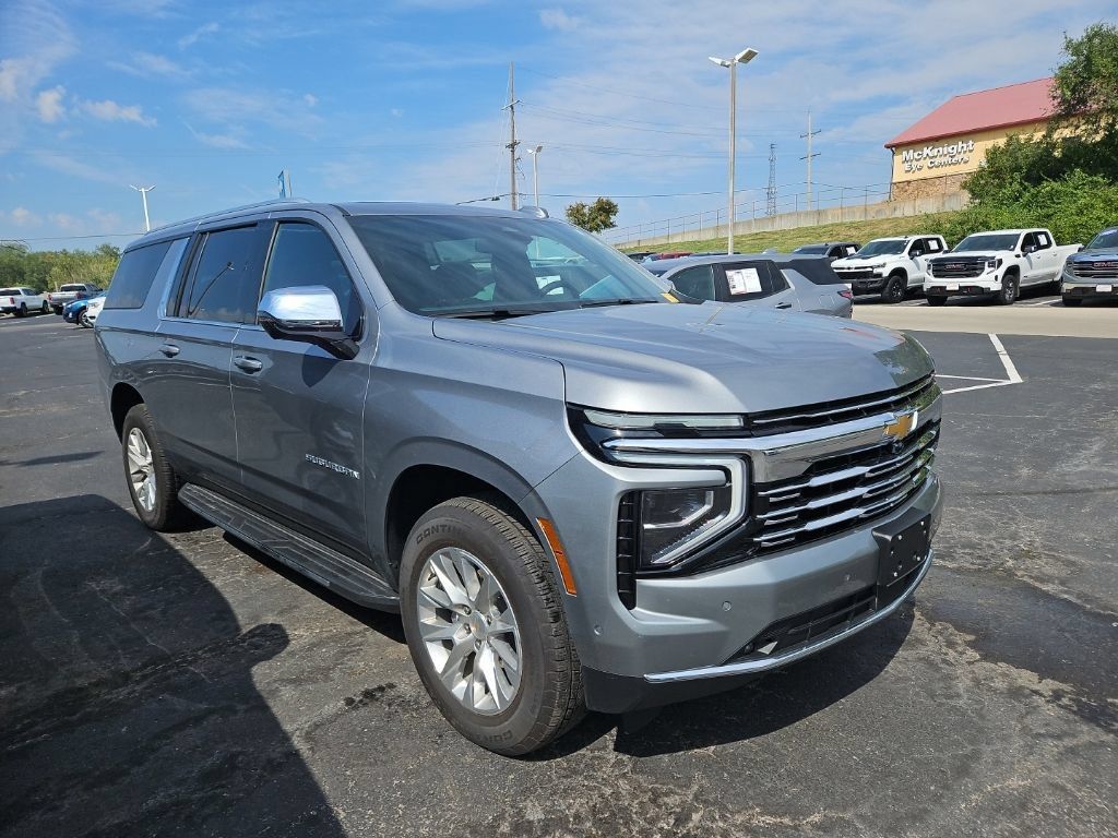 Used 2026 Chevrolet Suburban Premier w/ Sun And Tow Package AWD/4WD image 5