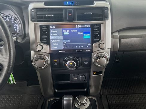 Used 2020 Toyota 4Runner SR5 AWD/4WD image 18