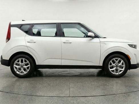 Used 2025 Kia Soul LX w/ LX Technology Package image 11