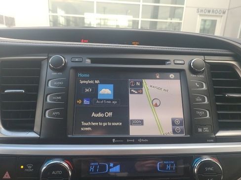 Used 2019 Toyota Highlander XLE image 28