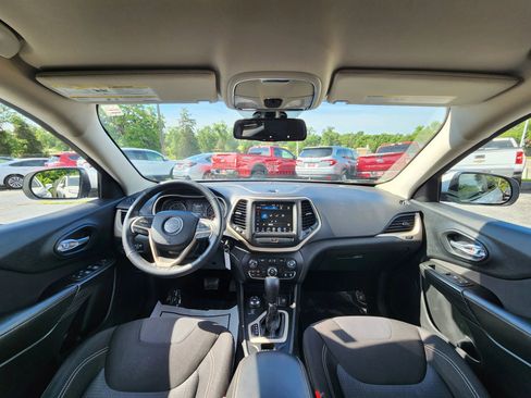 Used 2015 Jeep Cherokee Latitude w/ Cold Weather Group AWD/4WD image 9