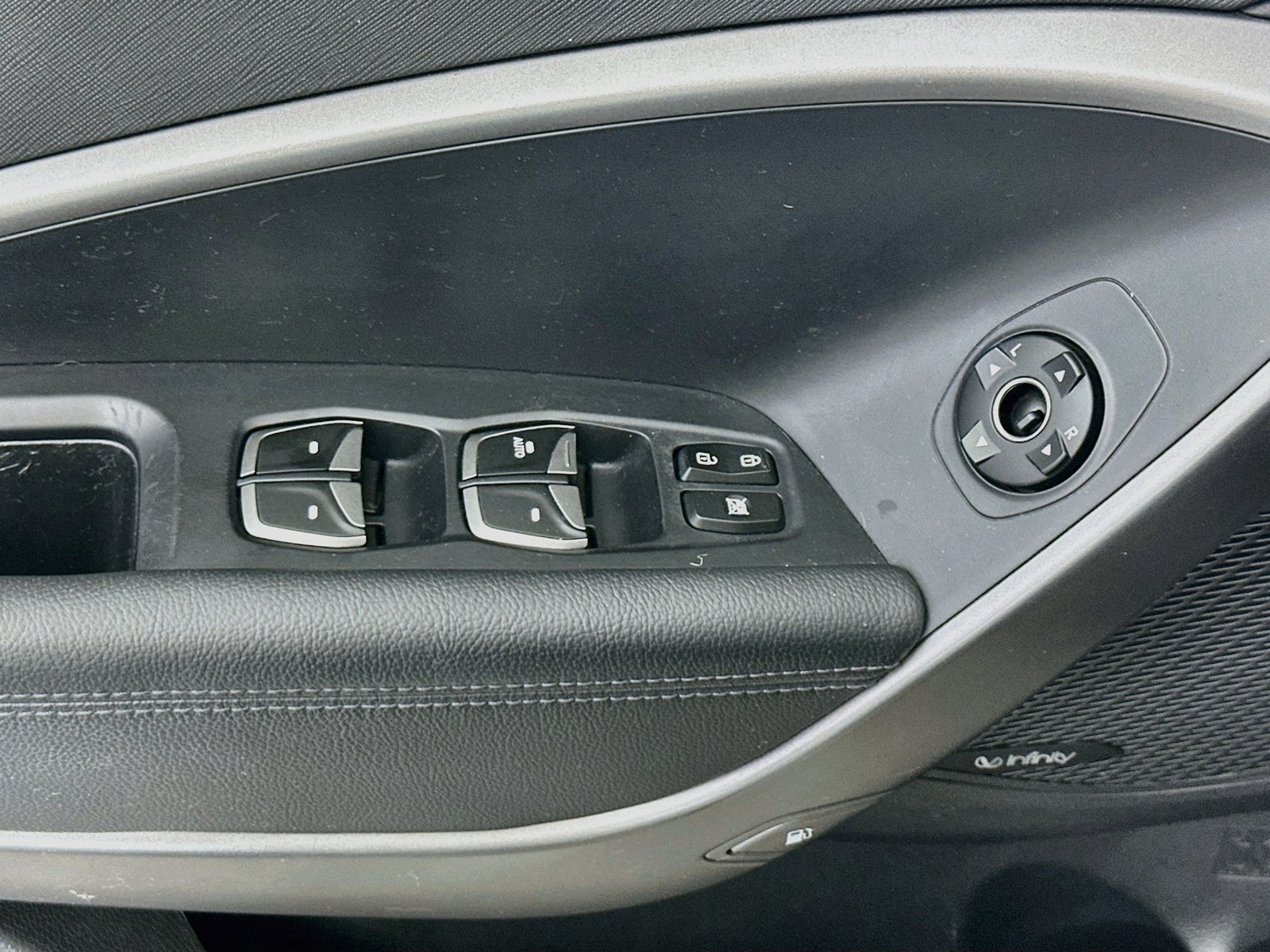 Used 2014 Hyundai Santa Fe Sport 2.0T w/ Navigation Package 06 FWD image 18