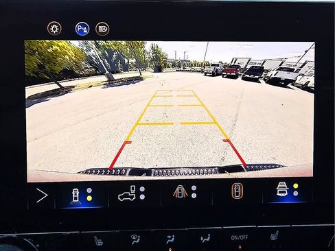 Used 2025 Chevrolet Colorado Z71 w/ Technology Package AWD/4WD image 19