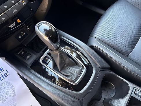 Used 2022 Nissan Rogue Sport SL AWD/4WD image 32