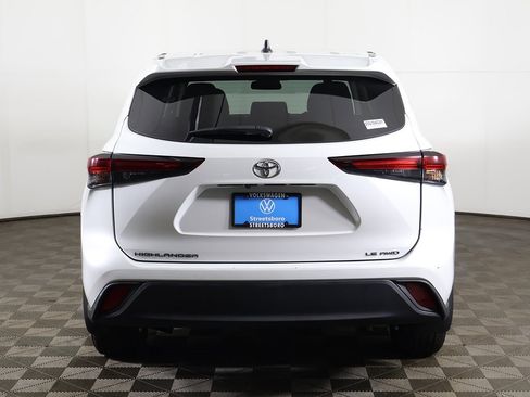 Used 2024 Toyota Highlander LE image 11