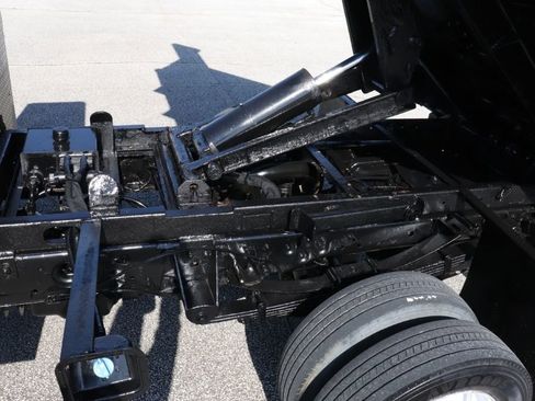 Used 2016 Ford F550 2WD Regular Cab Super Duty image 22