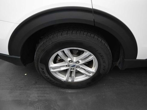 Used 2023 Ford Explorer XLT AWD/4WD image 10