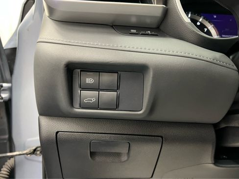 Used 2021 Toyota Highlander XLE image 16