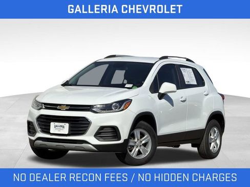 Used 2022 Chevrolet Trax LT w/ LT Convenience Package image 1