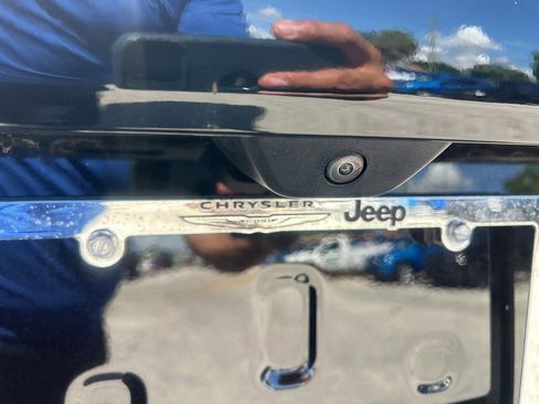 Certified 2024 Jeep Grand Cherokee Limited image 22