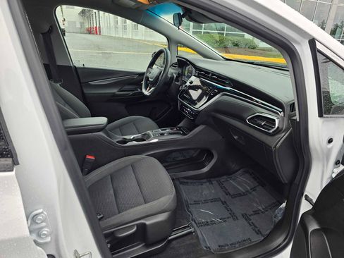Used 2023 Chevrolet Bolt LT image 11