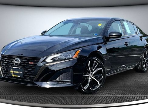 Used 2024 Nissan Altima 2.5 SR FWD image 3