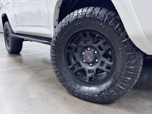 Used 2016 Toyota 4Runner Trail Premium AWD/4WD image 20