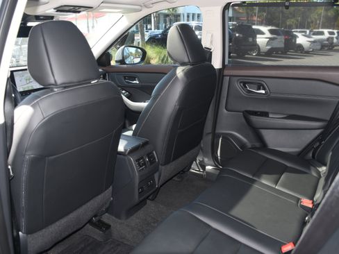 Used 2023 Nissan Rogue SL w/ SL Premium Package image 17