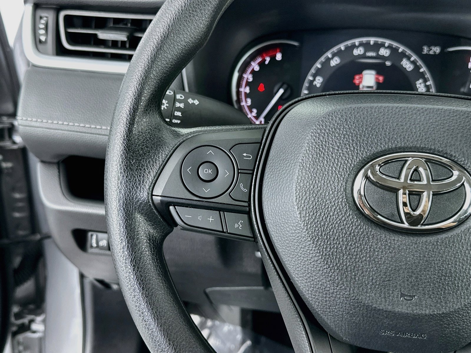 Used 2025 Toyota RAV4 LE FWD image 14