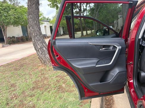 Used 2022 Toyota RAV4 XLE FWD image 15