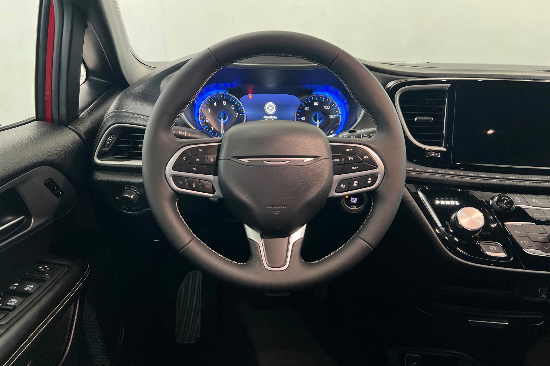 Used 2027 Chrysler Pacifica Select AWD/4WD image 12