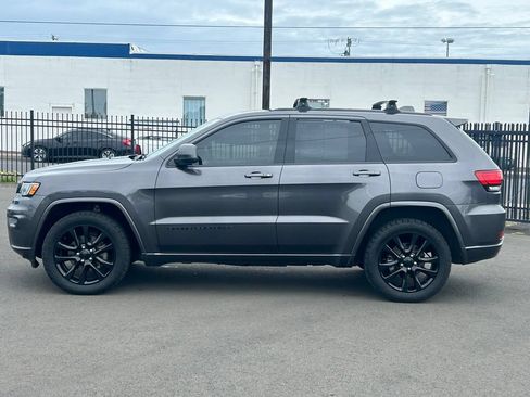 Used 2018 Jeep Grand Cherokee Altitude AWD/4WD image 4