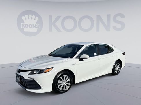Used 2021 Toyota Camry LE image 1