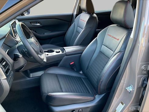 Certified 2025 Nissan Rogue SV AWD/4WD image 7